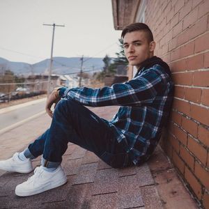 Meet your Posher, Derek